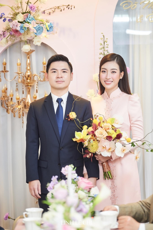 Toàn cảnh hôn lễ Hoa hậu Đỗ Mỹ Linh và chồng doanh nhân: Dàn mỹ nhân đổ bộ, Lương Thùy Linh bắt được hoa cưới  - Ảnh 22.