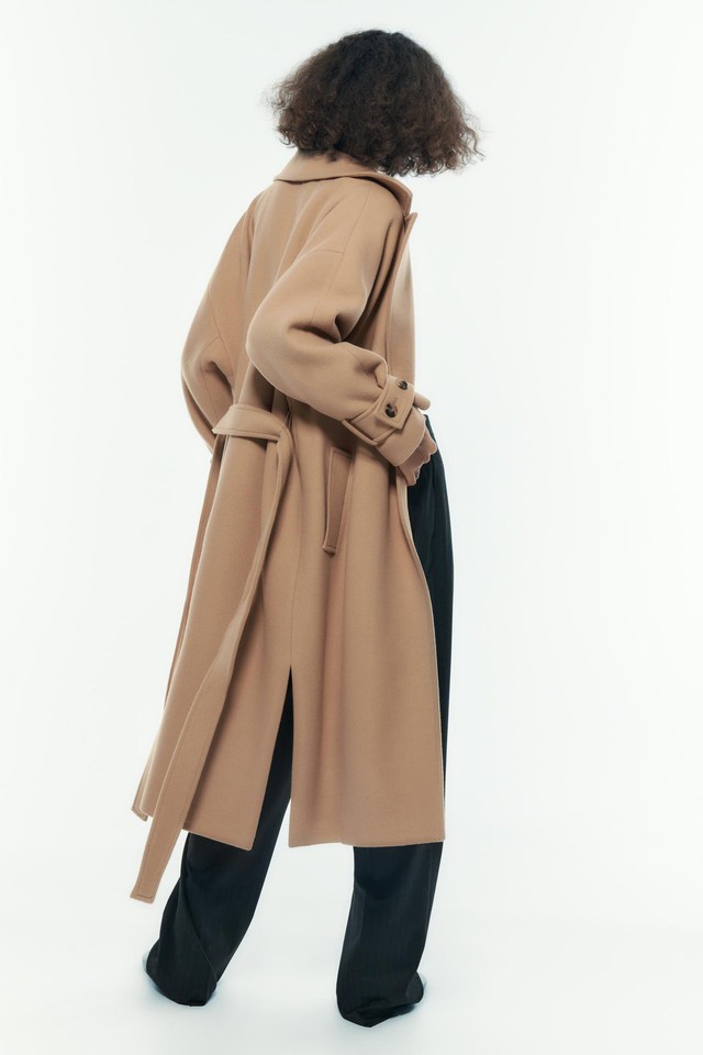 Những kiểu áo khoác lỗi mốt mà rẻ lấy chị em cũng không nên mua - Ảnh 7.