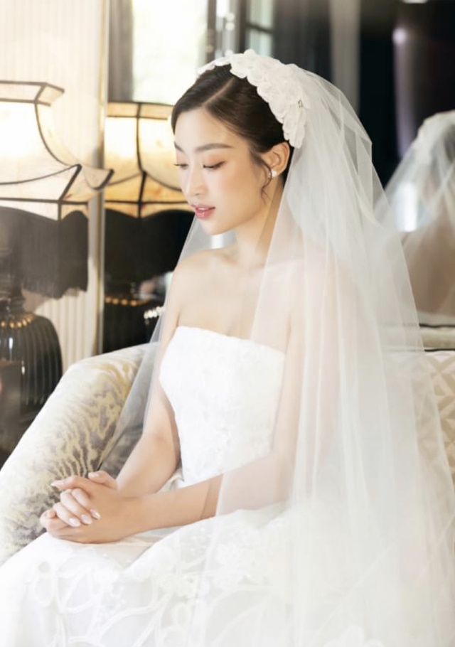 Toàn cảnh hôn lễ Hoa hậu Đỗ Mỹ Linh và chồng doanh nhân: Dàn mỹ nhân đổ bộ, Lương Thùy Linh bắt được hoa cưới  - Ảnh 2.