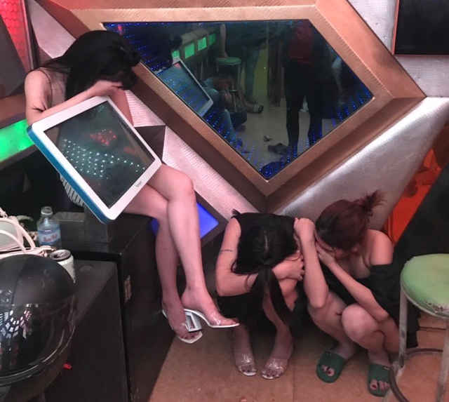 Quảng Bình: Bắt nhóm đối tượng sử dụng ma tuý trong quán karaoke - Ảnh 2.
