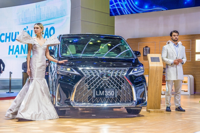 Lexus đem gian hàng hơn 20 tỷ đồng tới VMS 2022: Tâm điểm LF-Z và loạt xe cho ông chủ - Ảnh 8.
