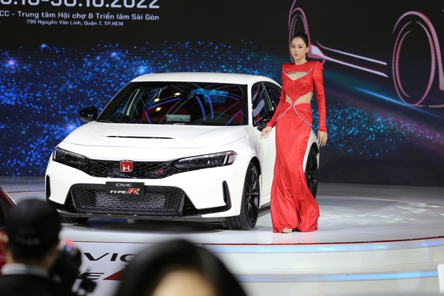 Ra mắt Honda Civic Type R 2023 tại Việt Nam: Xe thể thao kén người 'chơi', giao xe năm sau - Ảnh 1.