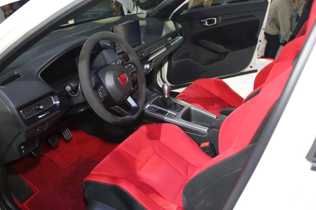 Ra mắt Honda Civic Type R 2023 tại Việt Nam: Xe thể thao kén người 'chơi', giao xe năm sau - Ảnh 5.