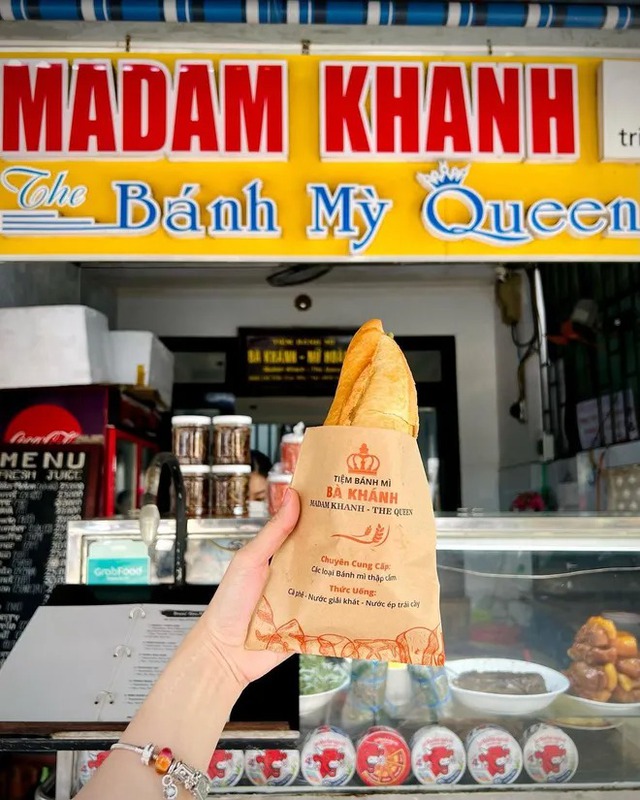 Madam Khánh - tiệm bánh mì “nữ hoàng” ở Hội An được nhiều khách nước ngoài khen là “ngon nhất thế giới” - Ảnh 3.