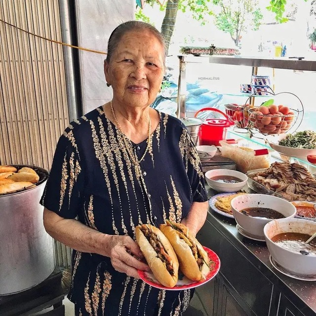 Madam Khánh - tiệm bánh mì “nữ hoàng” ở Hội An được nhiều khách nước ngoài khen là “ngon nhất thế giới” - Ảnh 2.
