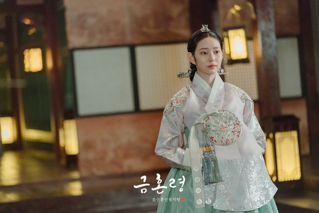 Nữ tân binh Hàn tỏa sáng nhờ về chung nhà Suzy - Gong Yoo: Xinh đẹp với vai cổ trang đầu tay - Ảnh 3.