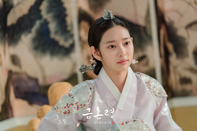 Nữ tân binh Hàn tỏa sáng nhờ về chung nhà Suzy - Gong Yoo: Xinh đẹp với vai cổ trang đầu tay - Ảnh 2.