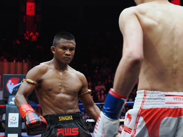 &quot;Thánh Muay&quot; Buakaw thắng thuyết phục đối thủ nhiều duyên nợ Yoshihiro Sato - Ảnh 1.