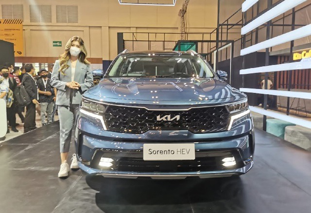 Ô tô Hybrid đầu tiên lắp ráp tại Việt Nam sắp ra mắt: 2 phiên bản, giao xe tháng 10 - Ảnh 2.