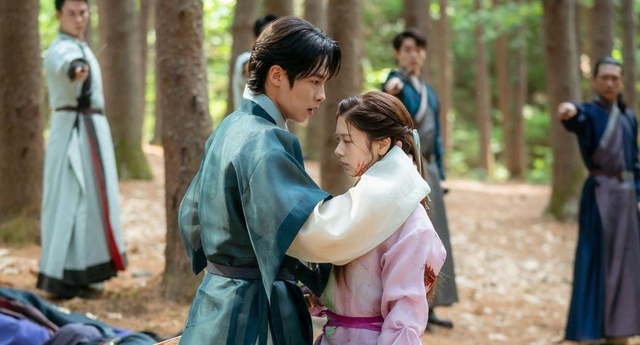 5 cặp đôi thần thoại ấn tượng ở phim Hàn: Lee Dong Wook 2 lần gây thương nhớ - Ảnh 2.