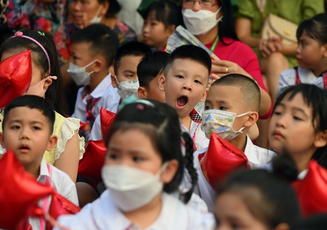 Chuyên gia tâm lý: &quot;Có nhiều giải pháp để đảm bảo chất lượng giấc ngủ cho trẻ chứ không chỉ mỗi phương án 'lùi giờ học''' - Ảnh 2.