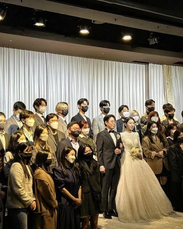 Đám cưới được SM se duyên: Cô dâu chú rể là quản lý của SHINee và DBSK, phần văn nghệ như 1 buổi hòa nhạc thu nhỏ - Ảnh 1.