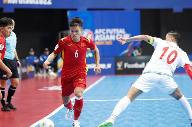 Futsal Việt Nam thất bại trước đội bóng số 1 châu Á, dừng chân tại tứ kết futsal châu Á - Ảnh 1.