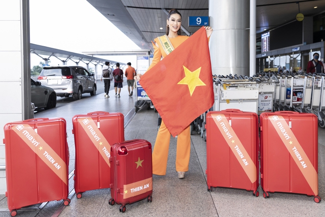 Hoa hậu Đoàn Thiên Ân lên đường thi quốc tế: Xúc động trong vòng tay ba ruột, Quỳnh Châu và Ngọc Thảo đến cổ vũ - Ảnh 6.