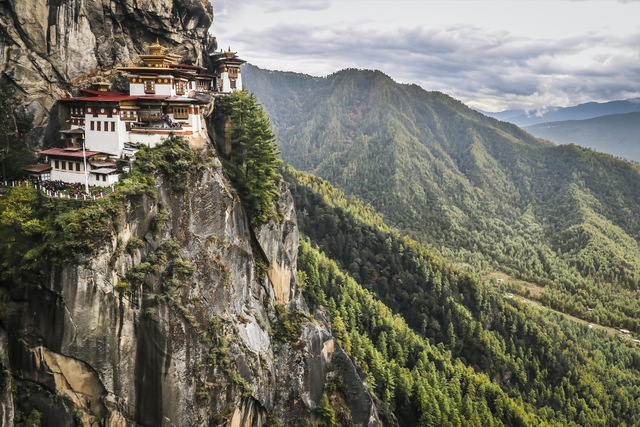 Bhutan có thực sự là “vương quốc hạnh phúc nhất thế giới”? Những hình ảnh thường nhật này có thể là câu trả lời  - Ảnh 16.