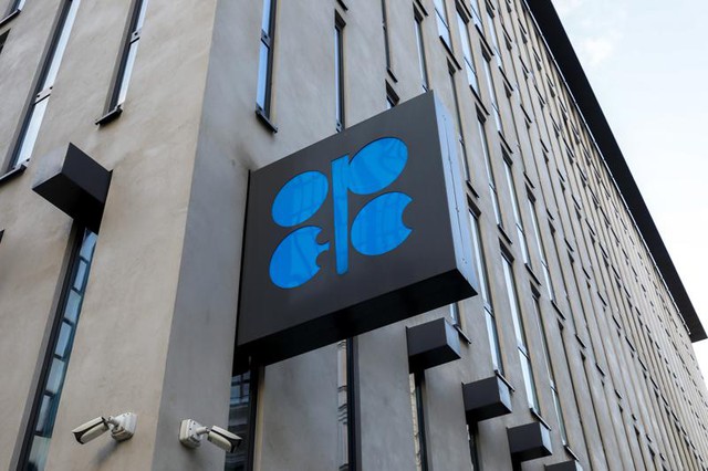 OPEC+ bất ngờ cắt giảm sản lượng dầu lớn vào tháng 11 - Ảnh 1.