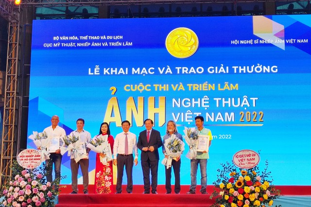 16 tác phẩm đoạt giải Cuộc thi và triển lãm ảnh nghệ thuật Việt Nam năm 2022 - Ảnh 1.