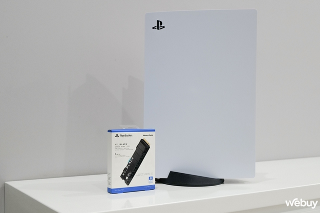 Đánh giá nhanh ổ cứng SSD NVMe WD_BLACK SN850 dành cho PS5: Vẫn thuộc hàng đầu bảng nhưng được dán thêm logo PlayStation trên hộp - Ảnh 1.