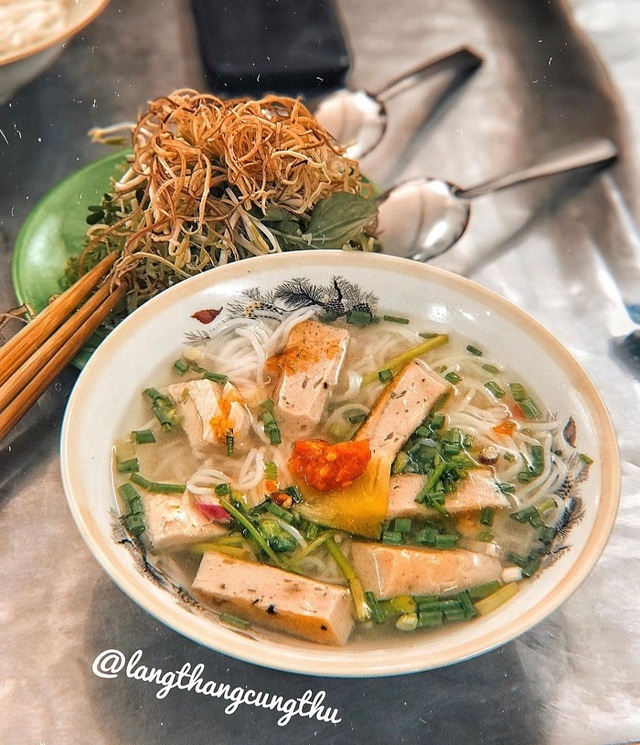 Food tour Nha Trang không lo “xẹp ví”: Đủ các đặc sản thơm ngon, có món từng được lên báo nước ngoài  - Ảnh 2.