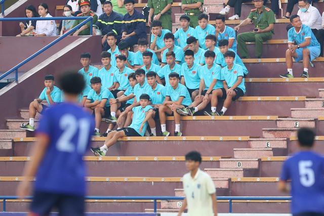 Giải châu Á: Malaysia tiễn đội Tây Á về nước, tuyển Thái Lan kiên trì đua với Việt Nam - Ảnh 2.