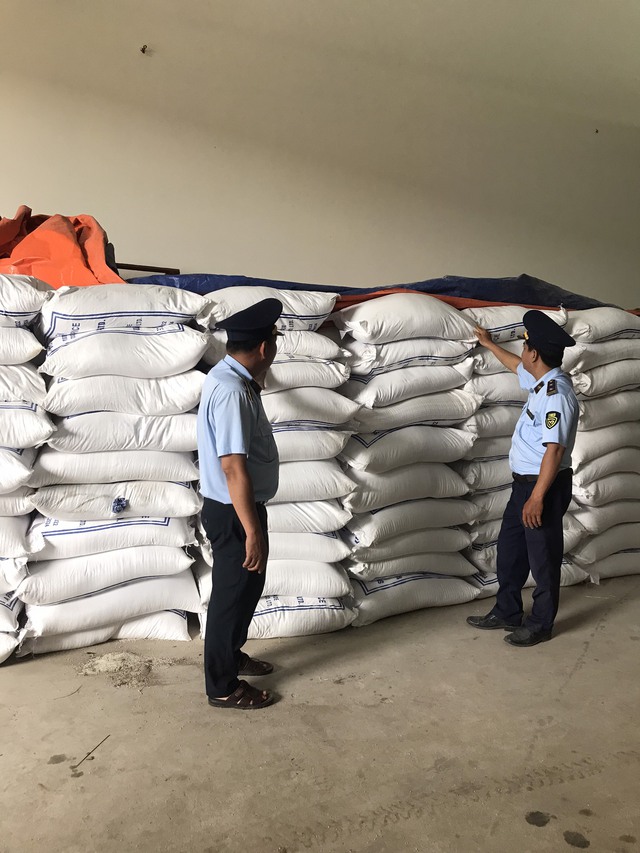 Tạm giữ gần 30 tấn gạo Ấn Độ có dấu hiệu nhập lậu - Ảnh 1.