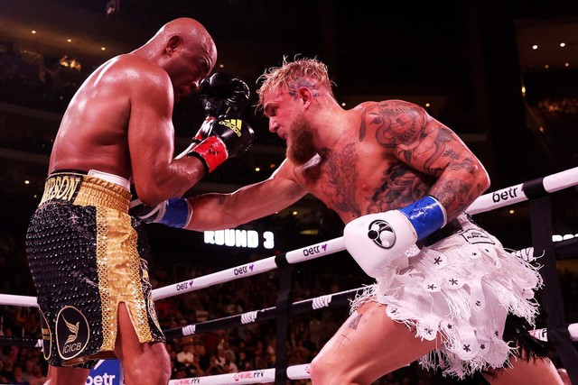 Jake Paul tiến bộ rõ rệt trong chiến thắng trước Anderson Silva - Ảnh 1.