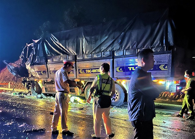 Nguyên nhân vụ xe khách va chạm xe tải khiến 15 người thương vong ở Huế - Ảnh 3.