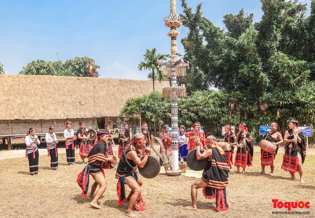 Gìn giữ các giá trị văn hóa, tạo cơ hội kinh doanh và quảng bá du lịch cho các vùng dân tộc thiểu số - Ảnh 3.