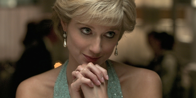 Mỹ nhân giống Công nương Diana nhất trên phim: Xuất sắc hơn cả Kristen Stewart, váy áo cũng sát bản gốc - Ảnh 1.