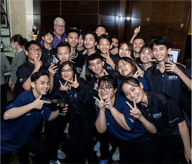 Cuộc gặp gỡ buộc Việt Kiều Úc phải thay đổi suy nghĩ và sự ra đời của doanh nghiệp xã hội đầu tiên của Việt Nam - Ảnh 2.