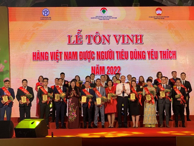 Hà Nội: Tôn vinh 213 sản phẩm hàng Việt Nam được người tiêu dùng yêu thích - Ảnh 1.
