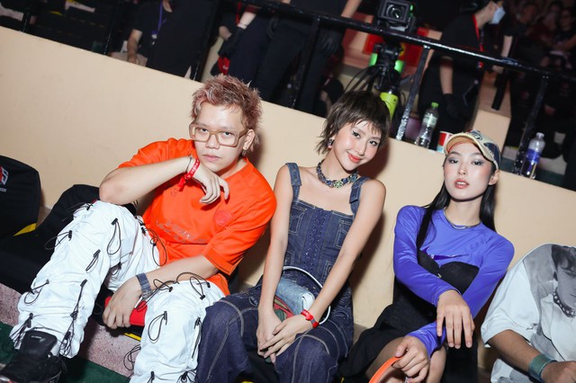 Trực tiếp KOSMIK Live Concert: Tóc Tiên, Châu Bùi, Quỳnh Anh Shyn lên đồ cực chất sẵn sàng cháy hết mình cùng SpaceSpeakers - Ảnh 3.