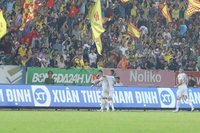 Cầu thủ Hà Nội FC hạnh phúc ngày vô địch V.League 2022 sớm 1 vòng đấu - Ảnh 9.