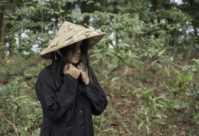 Amy Lê Anh bị Việt Hương đánh ghen bầm dập trong &quot;Dương thế bao la sầu&quot; - Ảnh 3.