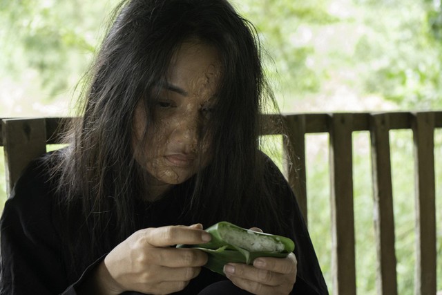 Amy Lê Anh bị Việt Hương đánh ghen bầm dập trong &quot;Dương thế bao la sầu&quot; - Ảnh 4.