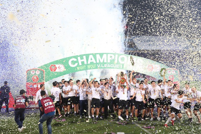 Hà Nội FC đăng quang ngôi vô địch V-League 2022 sớm 1 vòng đấu - Ảnh 1.