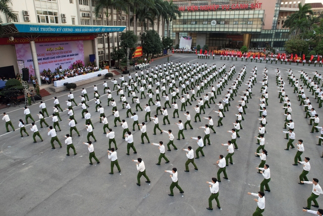 Màn đồng diễn võ thuật, trống hội và biểu diễn mô tô của hơn 1000 sinh viên học viện cảnh sát - Ảnh 3.