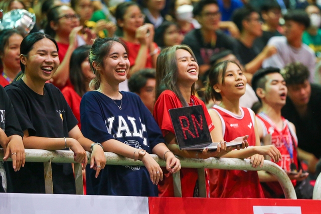 Không khí sôi động với những màn cỗ vụ độc lạ tại chung kết bóng rổ sinh viên toàn quốc 2022 - Ảnh 4.