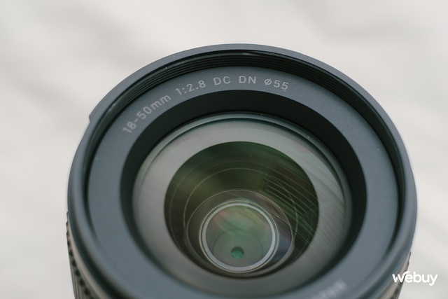 Trải nghiệm ống kính Sigma zoom đầu tiên cho Fujifilm: Thiết kế nhỏ gọn và đa dụng, giá 11.9 triệu đồng - Ảnh 7.