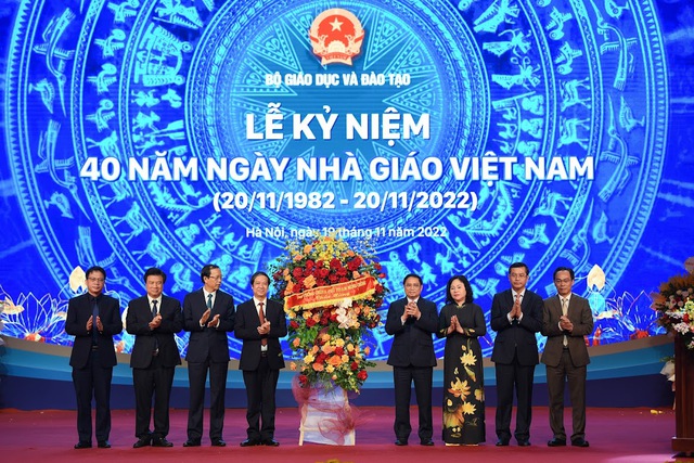 Thủ tướng Phạm Minh Chính: Chăm lo tốt nhất cả về vật chất và tinh thần để đội ngũ nhà giáo yên tâm công tác và cống hiến - Ảnh 3.