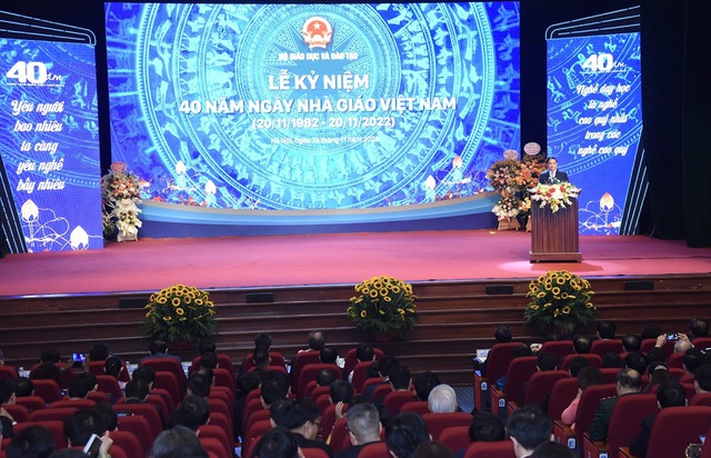 Thủ tướng Phạm Minh Chính: Chăm lo tốt nhất cả về vật chất và tinh thần để đội ngũ nhà giáo yên tâm công tác và cống hiến - Ảnh 1.