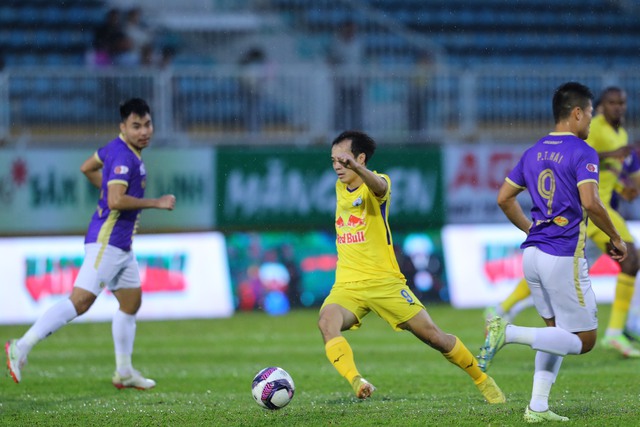 V.League 2022: Tuấn Hải đoạt ngôi &quot;vua phá lưới nội&quot;, Văn Toàn điểm cao nhất - Ảnh 2.