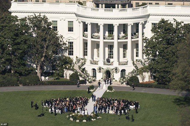Đám cưới Nhà Trắng đầu tiên sau nhiều năm: Cháu gái Tổng thống Biden xinh đẹp trong hôn lễ riêng tư  - Ảnh 9.