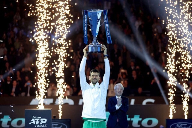 Djokovic vô địch ATP Finals, cân bằng kỷ lục với Federer - Ảnh 2.