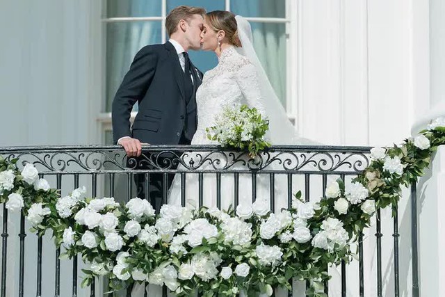 Đám cưới Nhà Trắng đầu tiên sau nhiều năm: Cháu gái Tổng thống Biden xinh đẹp trong hôn lễ riêng tư  - Ảnh 2.