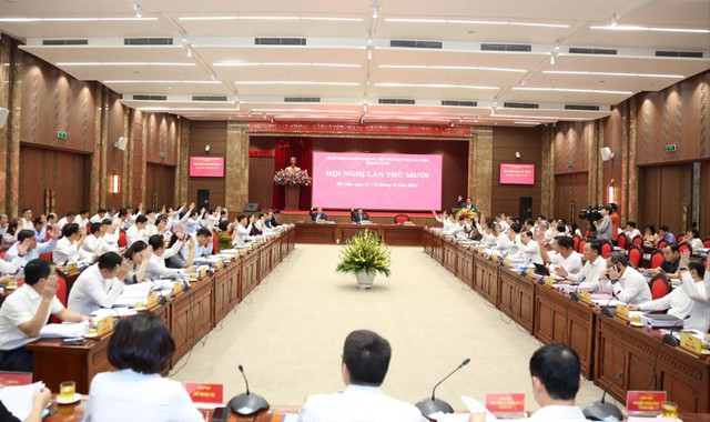 Hội nghị lần thứ 10 Ban chấp hành Đảng bộ TP Hà Nội thảo luận nhiều nội dung quan trọng  - Ảnh 2.