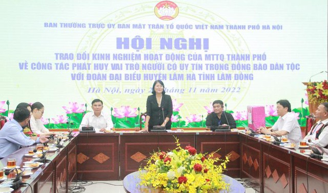 MTTQ TP Hà Nội trao đổi kinh nghiệm về phát huy vai trò người có uy tín trong đồng bào dân tộc  - Ảnh 2.