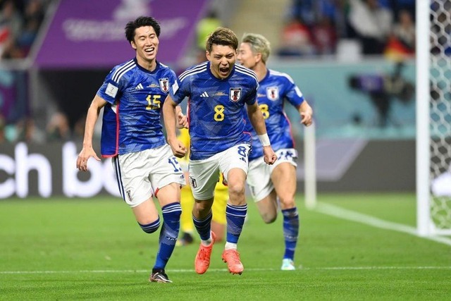 Cựu HLV Darby: Nhật Bản thắng Đức xứng đáng, bóng đá châu Á cần được tôn trọng nhiều hơn  - Ảnh 2.