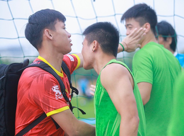 Cầu thủ Hà Nội FC vui mừng khi gặp lại các đồng đội ở đội tuyển Việt Nam - Ảnh 5.