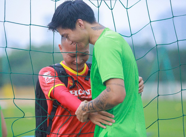 Cầu thủ Hà Nội FC vui mừng khi gặp lại các đồng đội ở đội tuyển Việt Nam - Ảnh 2.